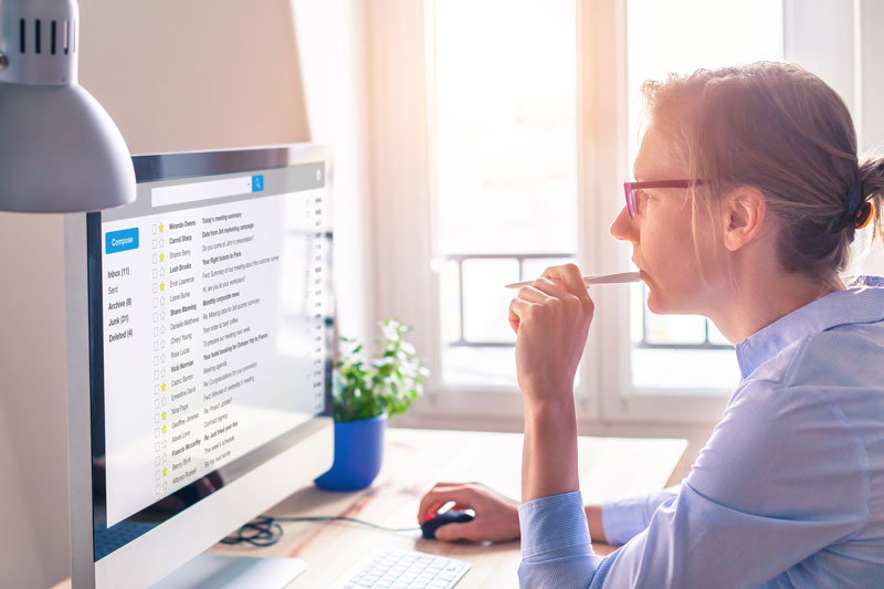 comparatif des solutions emailing outlook brevo mailchimp