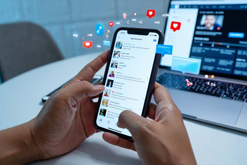 utilisateur au centre ere du contenu genere par tous